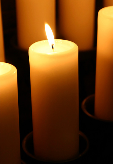 golden pillar candle