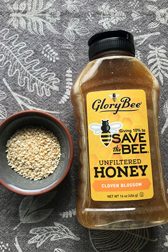 sesame seeds with honey on table