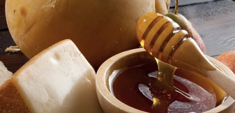 The Best Foods To Pair With Your Favorite Honey