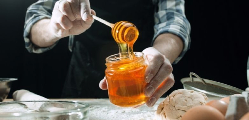 5 Tips for Baking with Honey Instead of Sugar